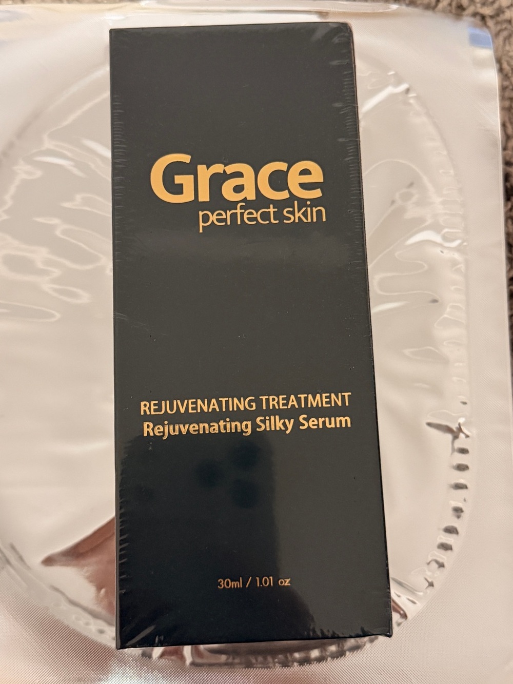 Grace Rejuvenating Silky Serum - Black & Gold